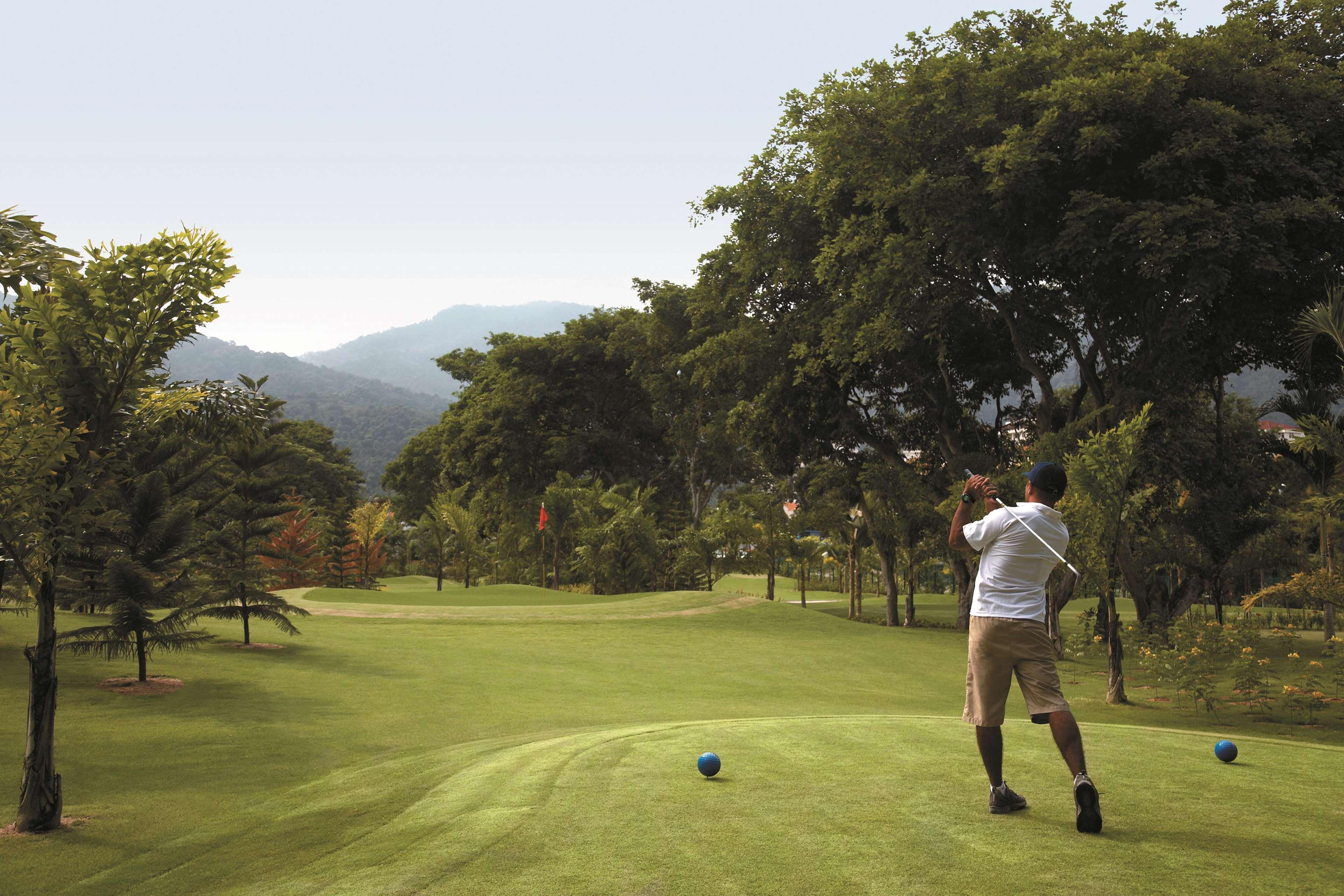 Shangri-La Rasa Sayang, Penang Batu Feringgi Exterior foto Golf course at the Royal Lake Club